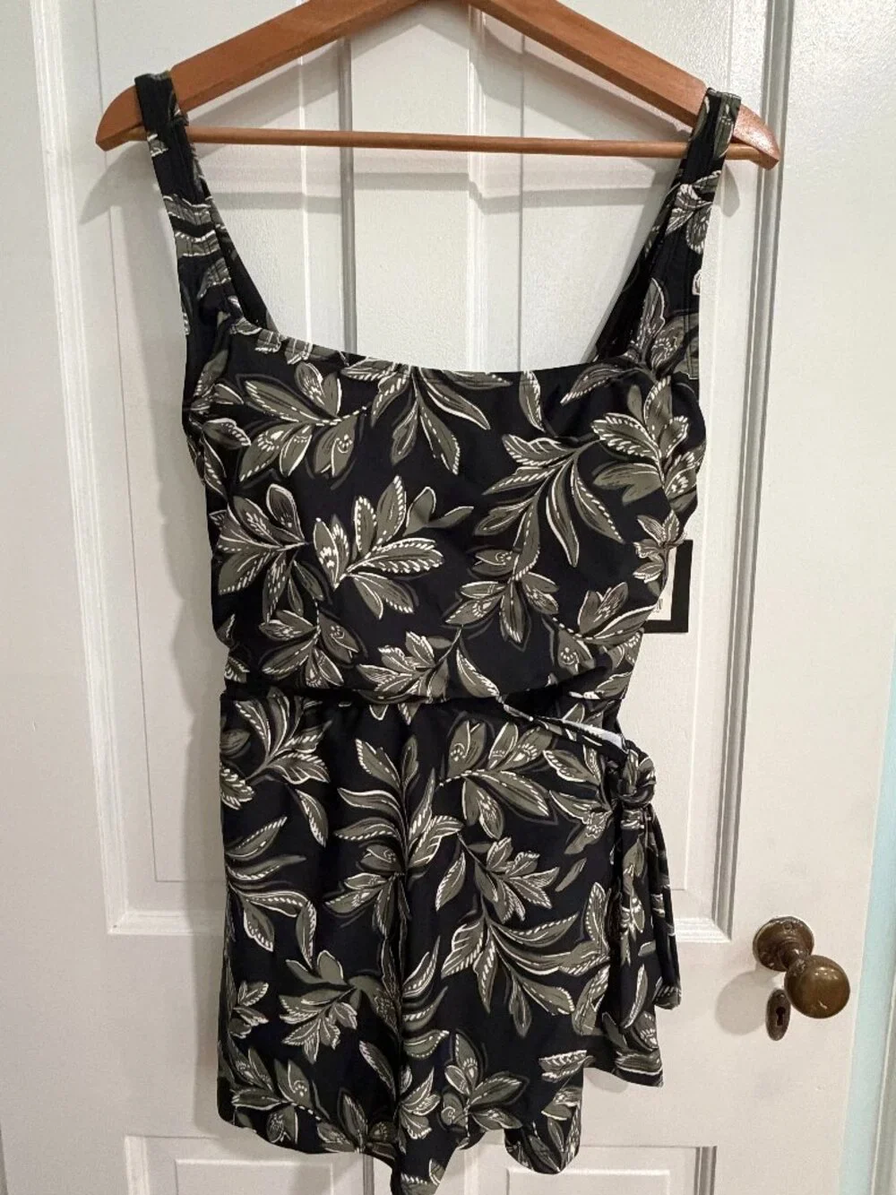 NWT Ellen Tracy Size 10 Bathing Suit Top